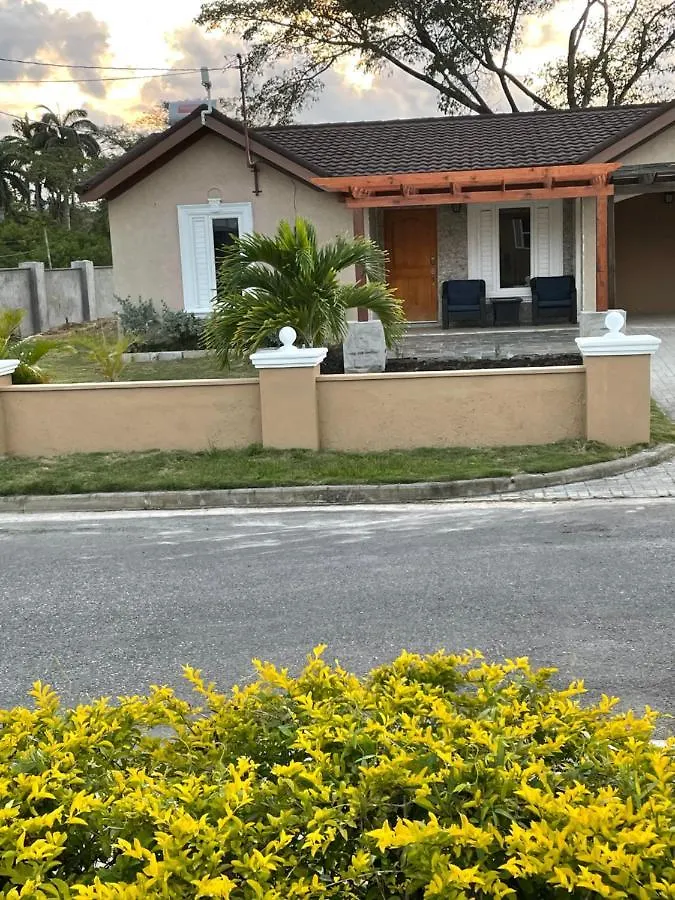 بيت للعطل فيلا Treasure Manor Mammee Bay جامايكا